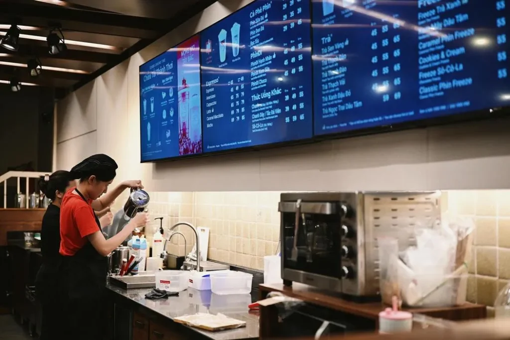 Ticket Time Analytics for QSR and Cafe Chains: How to Spot Kitchen Bottlenecks Before Reviews Drop